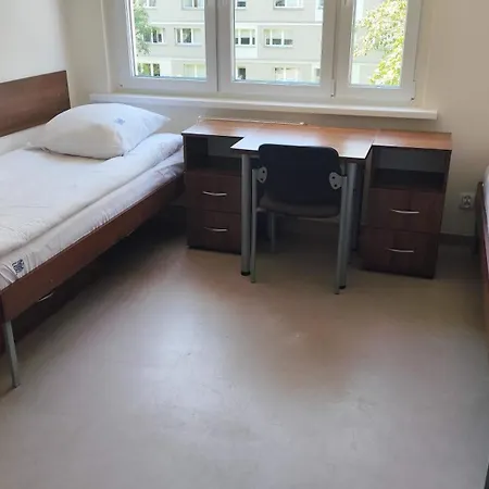 Dom Studencki Zbyszko Auberge de jeunesse *