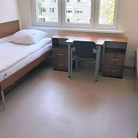 بيت شباب Dom Studencki Zbyszko بوزنان