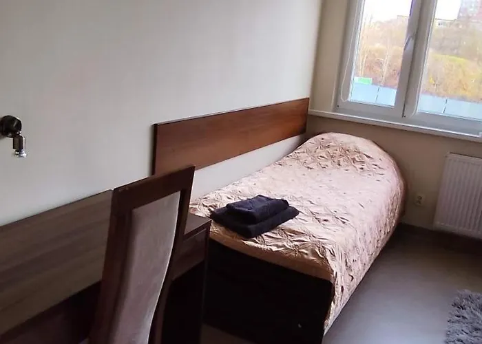 Dom Studencki Zbyszko 호스텔 *